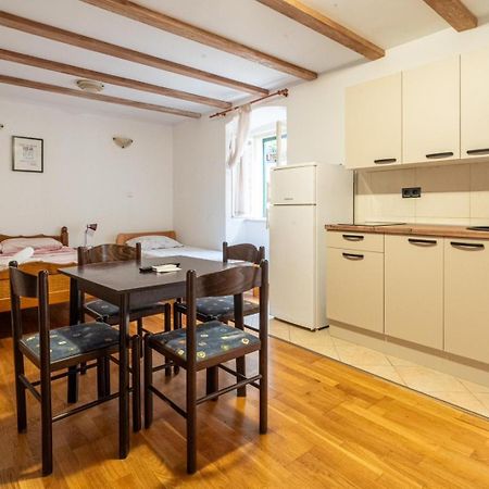 Apartments Loriana Sibenik Bagian luar foto