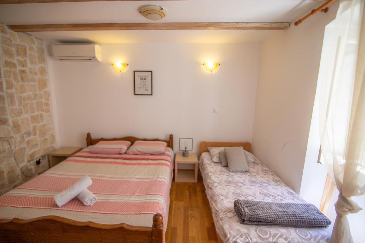 Apartments Loriana Sibenik Bagian luar foto