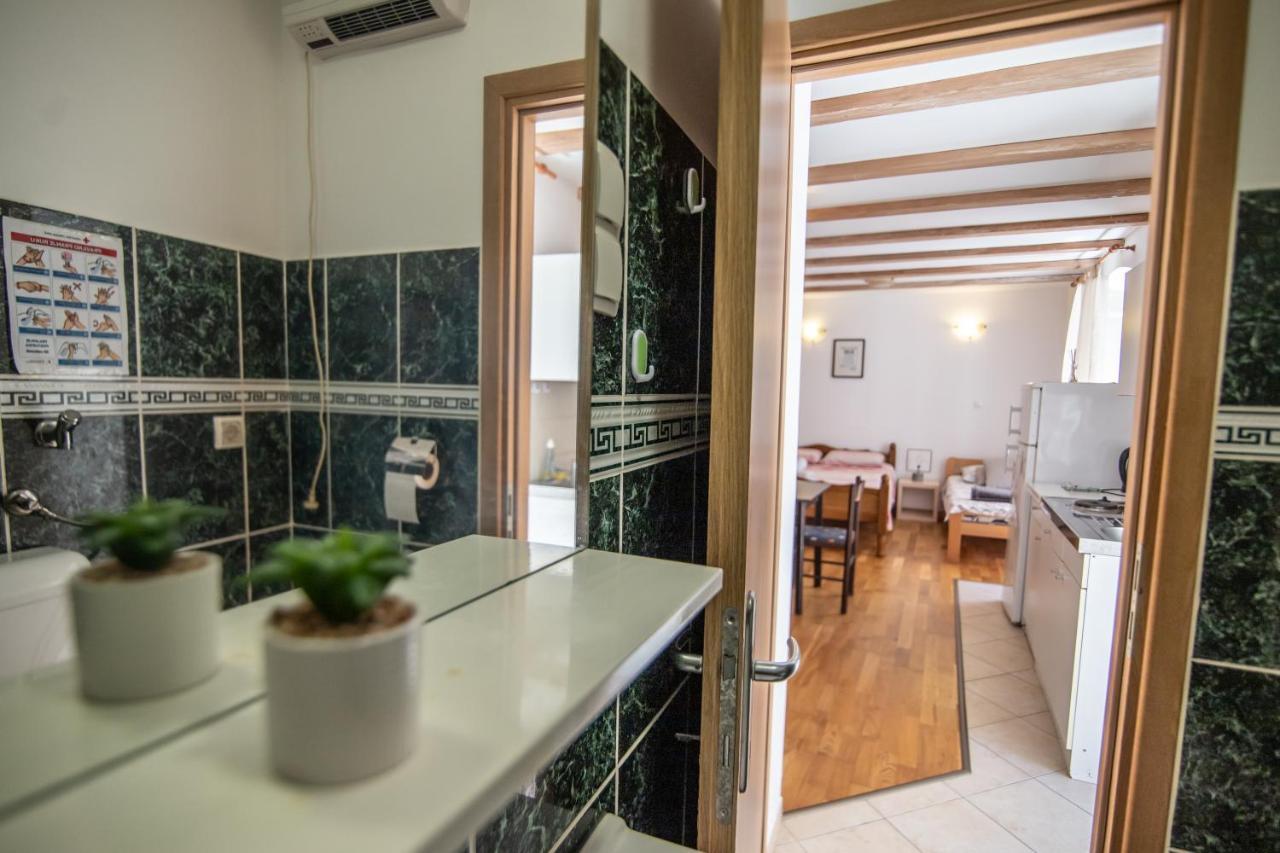Apartments Loriana Sibenik Bagian luar foto