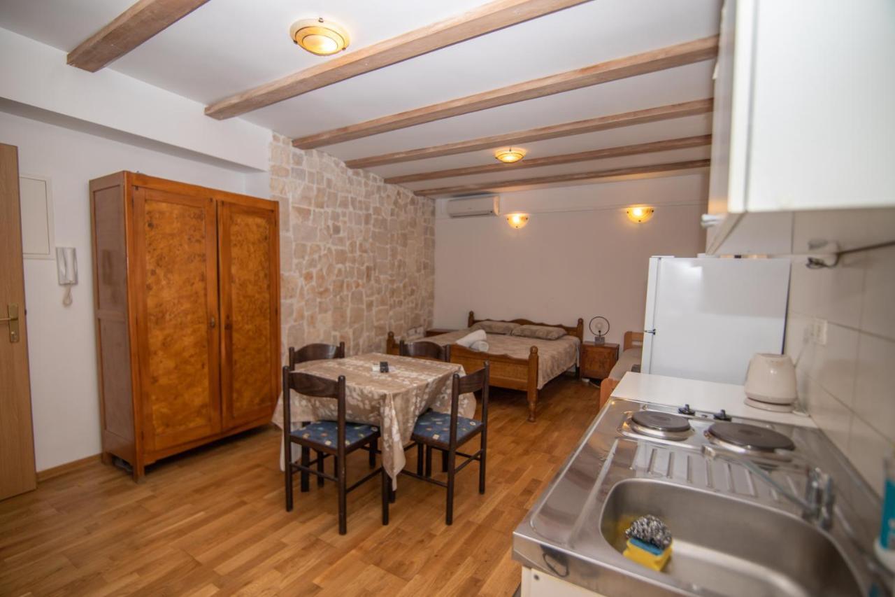 Apartments Loriana Sibenik Bagian luar foto