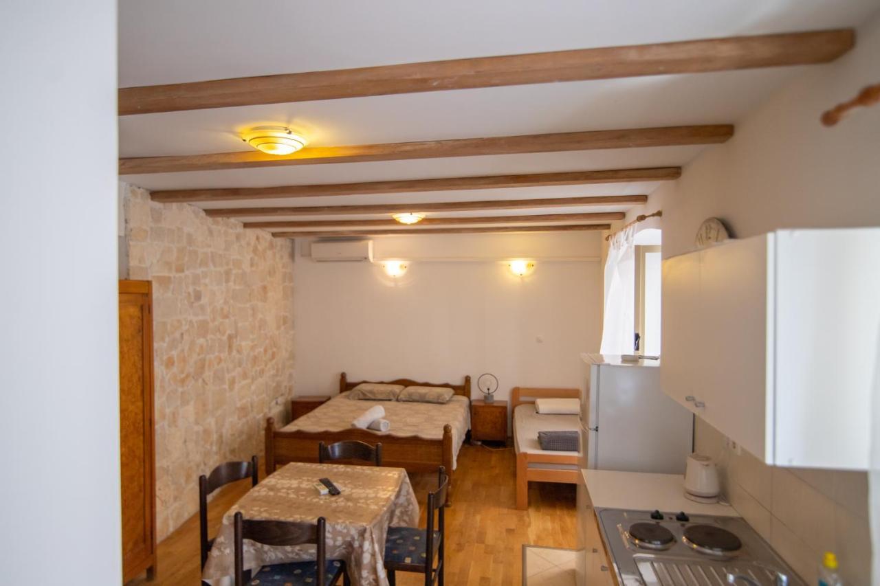 Apartments Loriana Sibenik Bagian luar foto