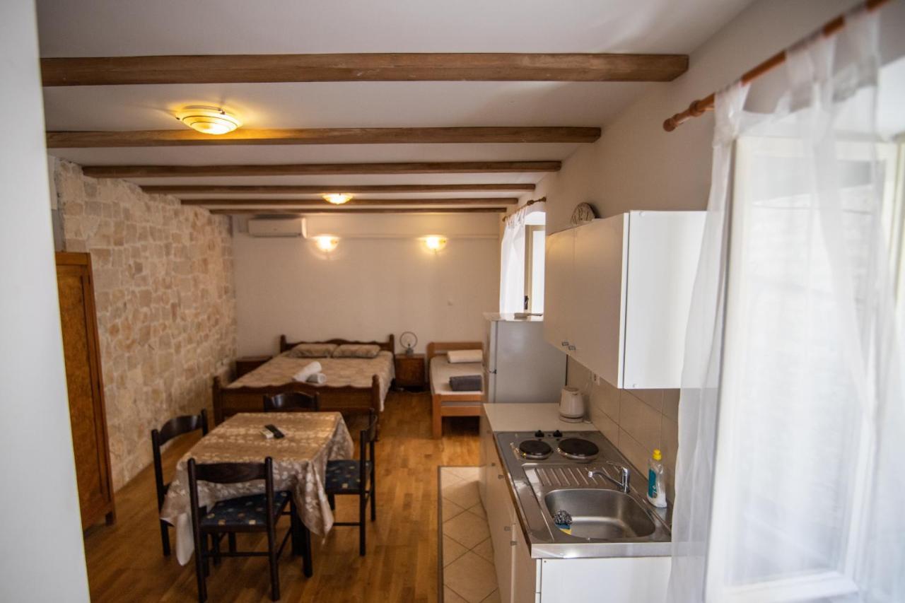 Apartments Loriana Sibenik Bagian luar foto