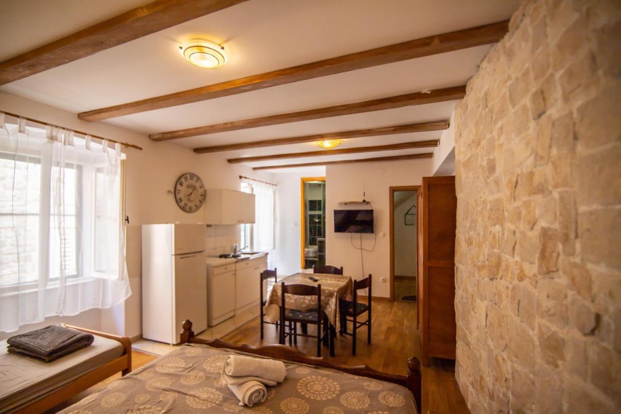 Apartments Loriana Sibenik Bagian luar foto