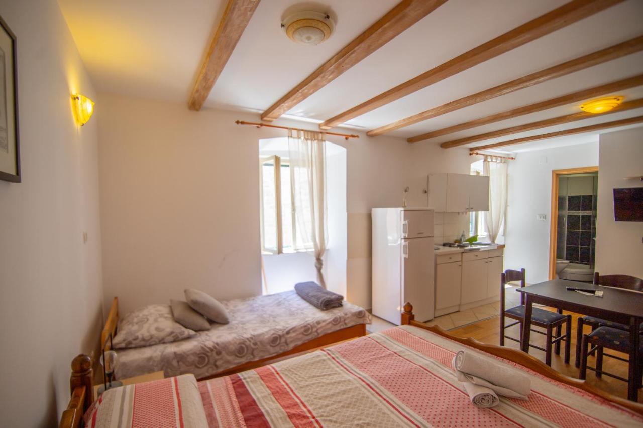 Apartments Loriana Sibenik Bagian luar foto