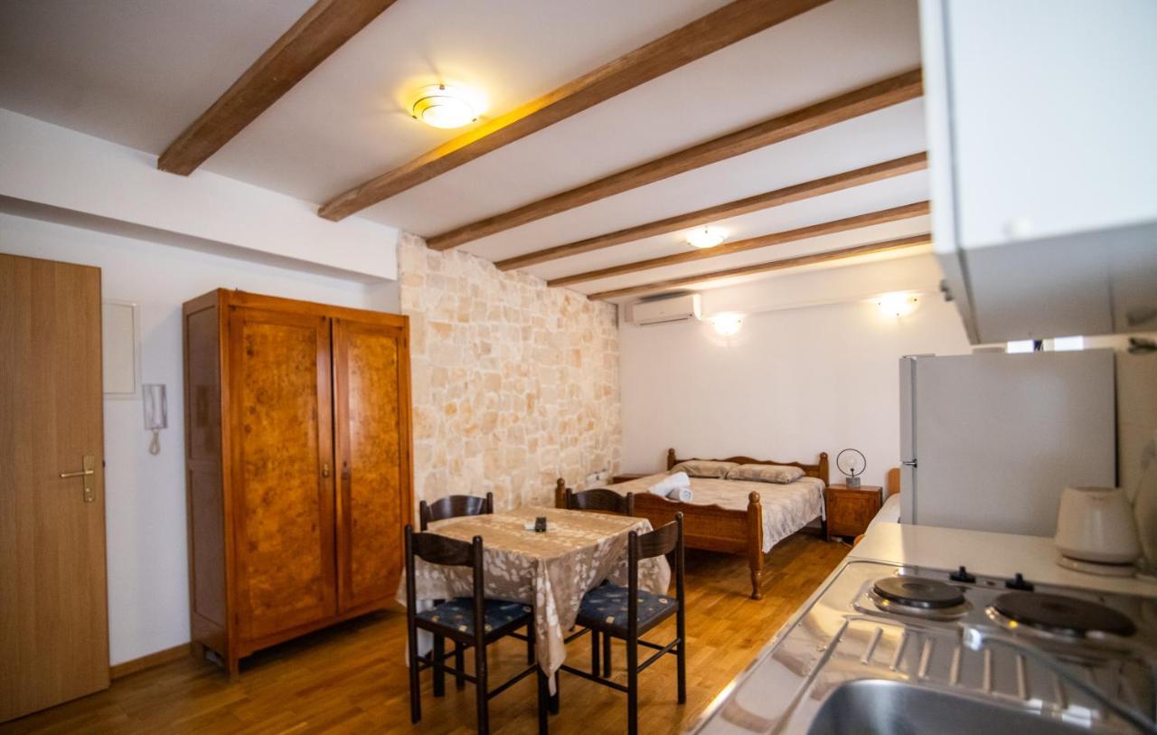Apartments Loriana Sibenik Bagian luar foto