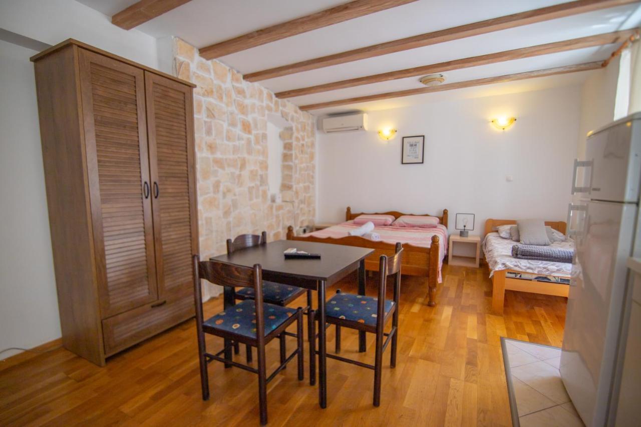 Apartments Loriana Sibenik Bagian luar foto