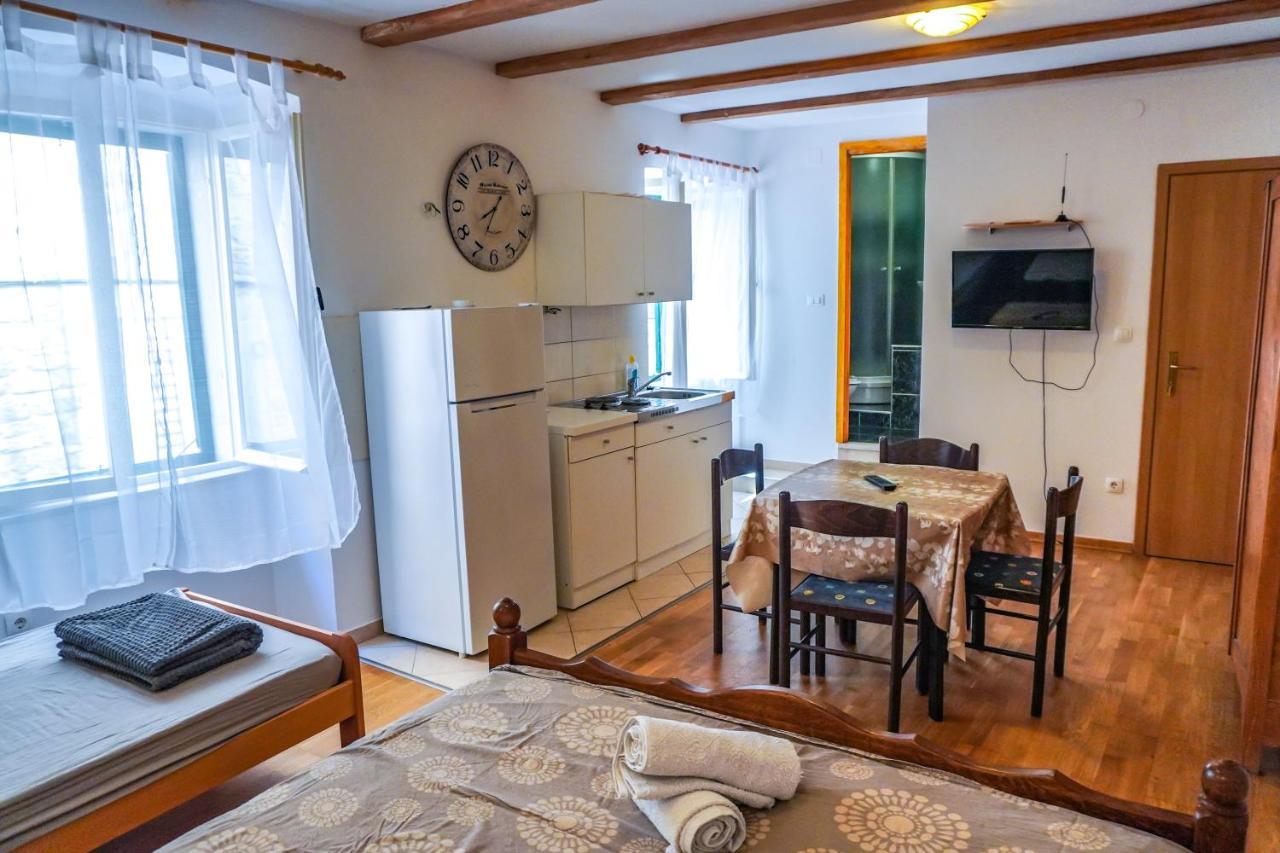 Apartments Loriana Sibenik Bagian luar foto