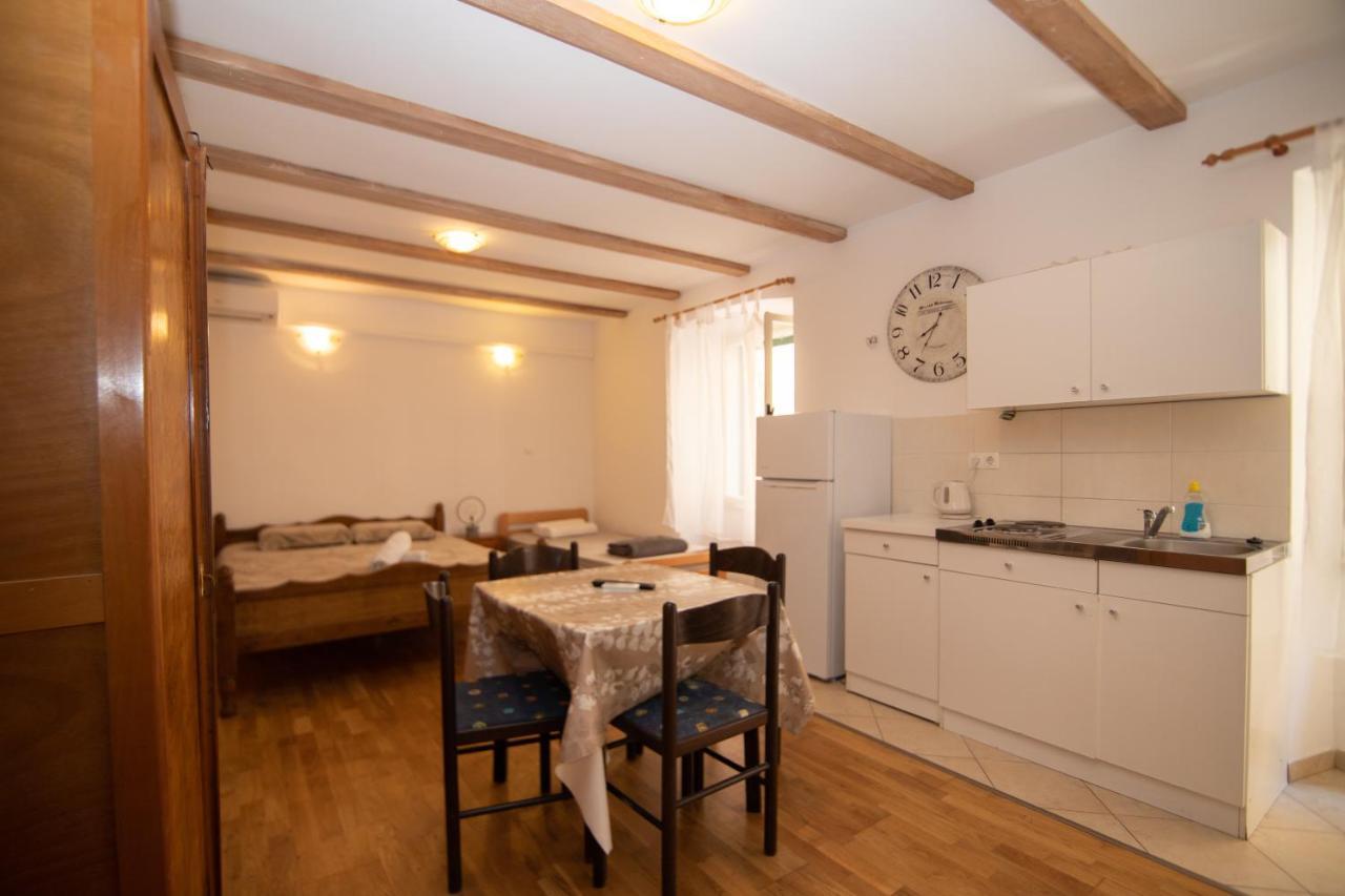 Apartments Loriana Sibenik Bagian luar foto