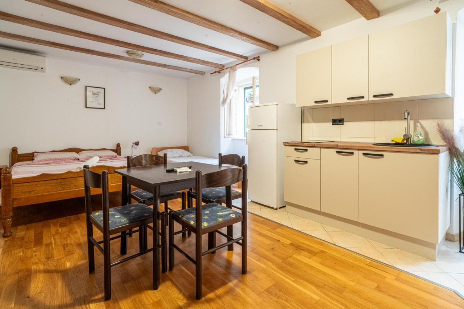 Apartments Loriana Sibenik Bagian luar foto