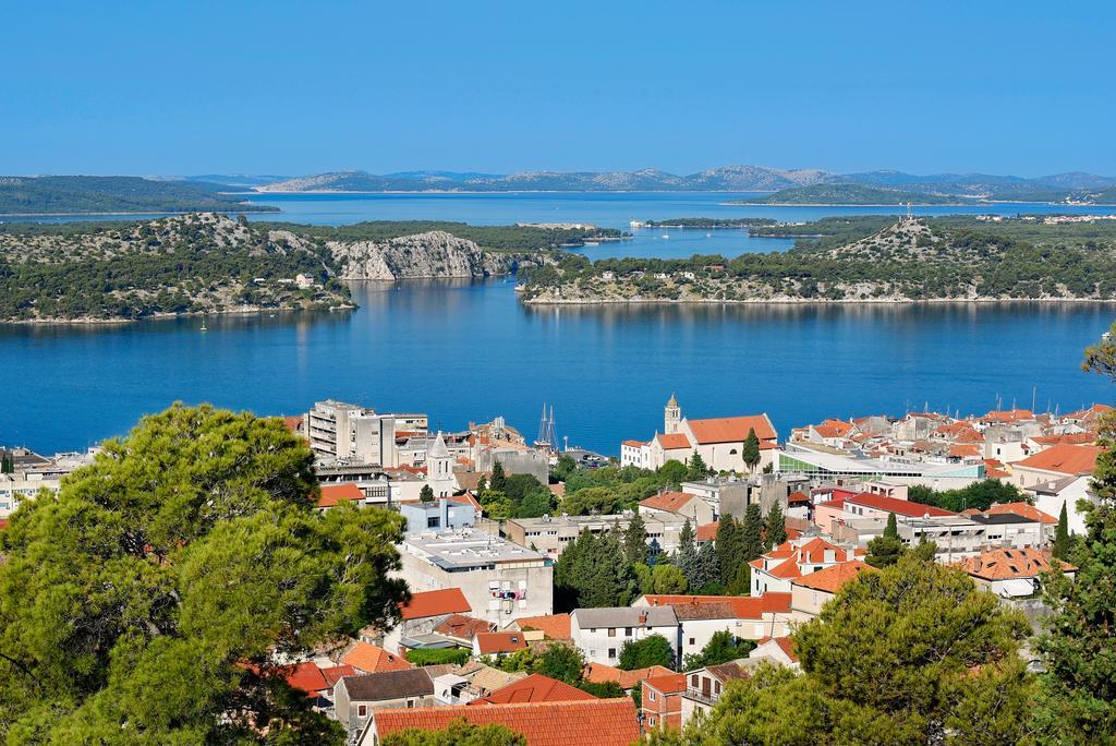 Apartments Loriana Sibenik Bagian luar foto